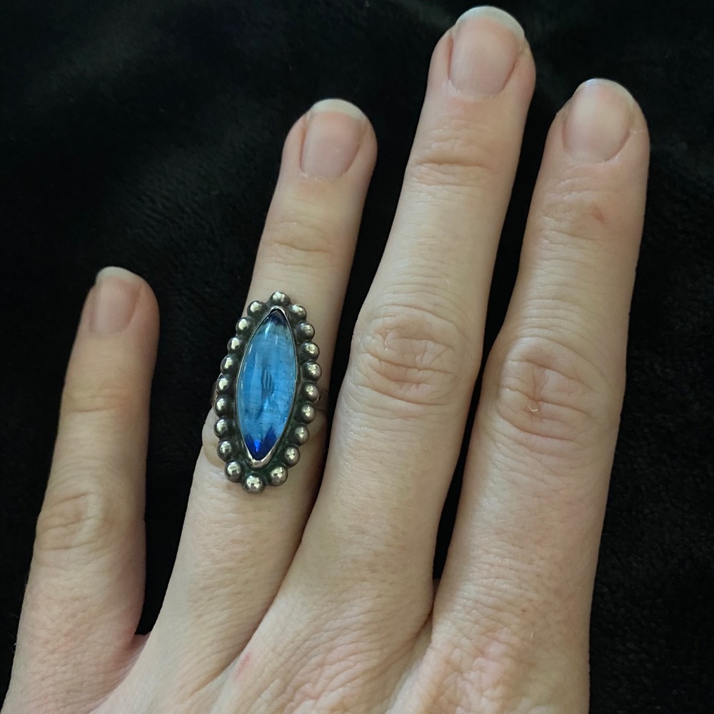 Sterling Silver Blue Glass Ring (est. 5.0-5.5)